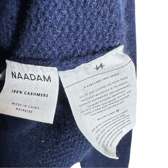 NAADAM Luxe Cashmere V-Neck Sweater in true navy - Picture 5 of 7